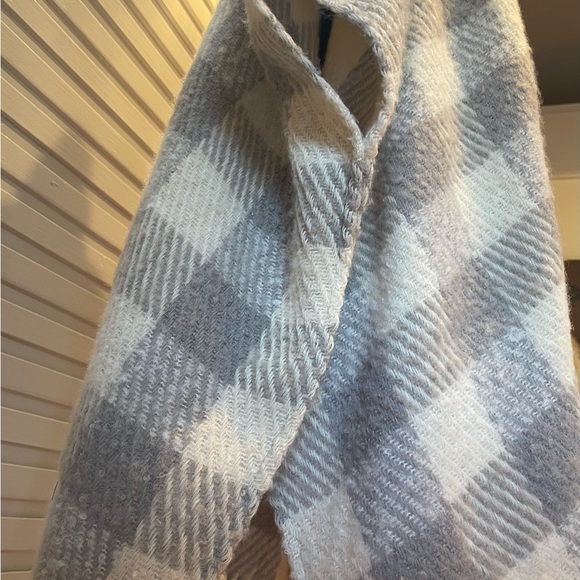 NWT Tan and Gray Lauren Conrad Fringe Knit Cape Poncho One Size - Picture 11 of 12